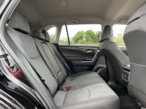Used 2025 Toyota RAV4 XLE AWD/4WD image 27