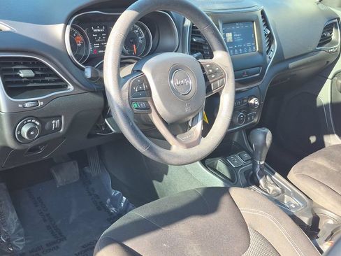 Used 2019 Jeep Cherokee Latitude w/ Popular Appearance Group FWD image 10