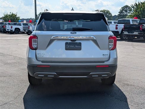 Used 2020 Ford Explorer XLT w/ Equipment Group 202A RWD image 4