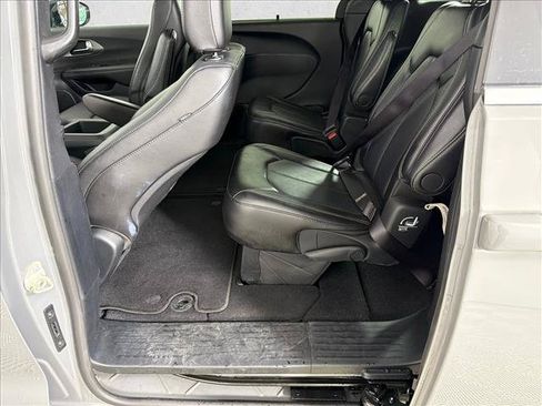 Used 2025 Chrysler Pacifica Select FWD image 20