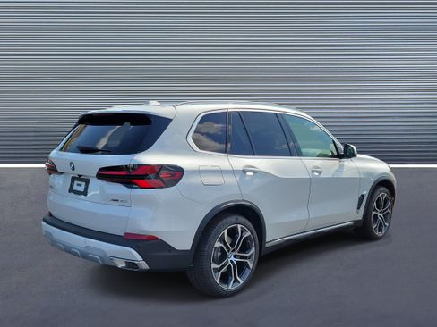 New 2026 BMW X5 xDrive40i w/ Climate Comfort Package AWD/4WD image 3