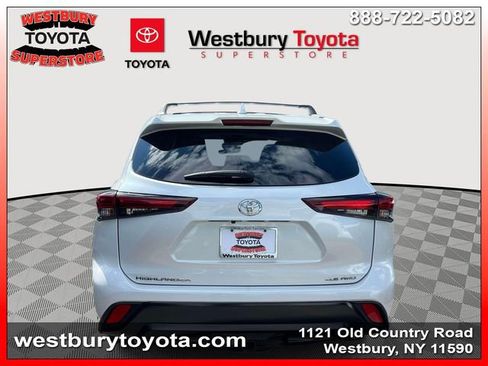Used 2024 Toyota Highlander XLE image 7