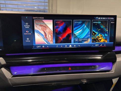 Used 2024 BMW i5 eDrive40i w/ Premium Package image 21