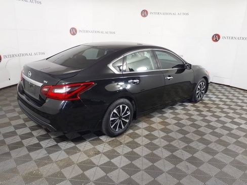 Used 2017 Nissan Altima 2.5 SR w/ Midnight Edition Package FWD image 5