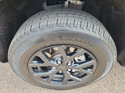 Certified 2024 Jeep Grand Cherokee Altitude image 16