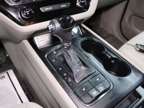 Used 2016 Kia Sedona LX w/ LX Convenience Package image 16