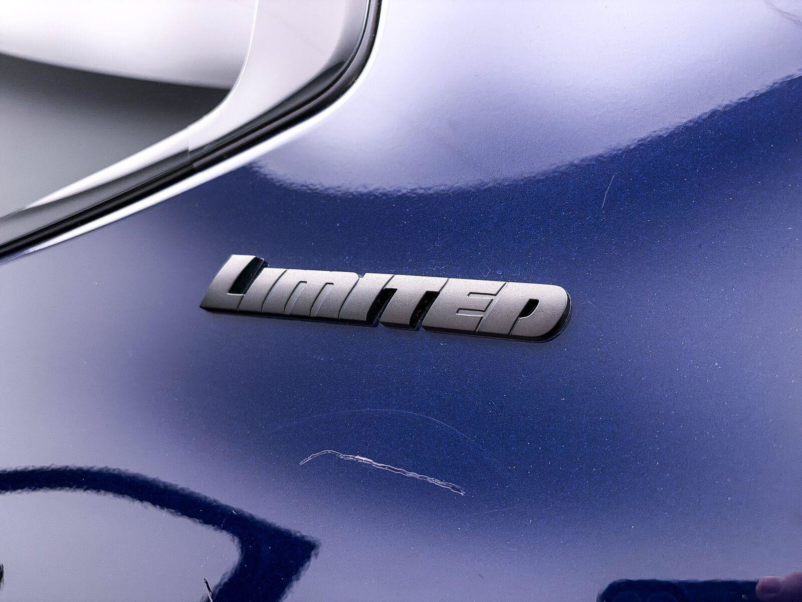 Used 2025 Toyota Tundra Limited AWD/4WD image 2