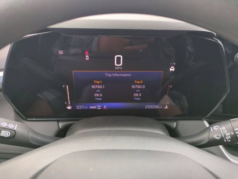 Used 2025 Chevrolet TrailBlazer LT AWD/4WD image 16