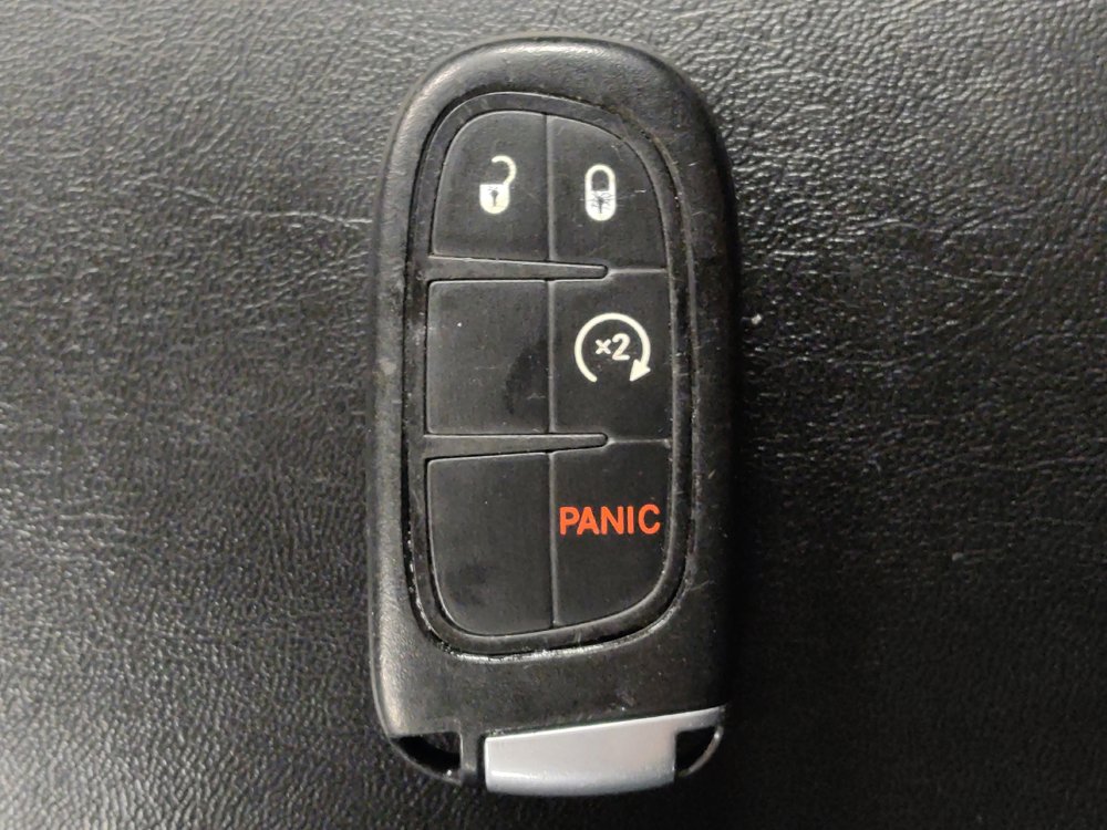 Used 2019 Jeep Cherokee Latitude Plus w/ Cold Weather Group FWD image 32