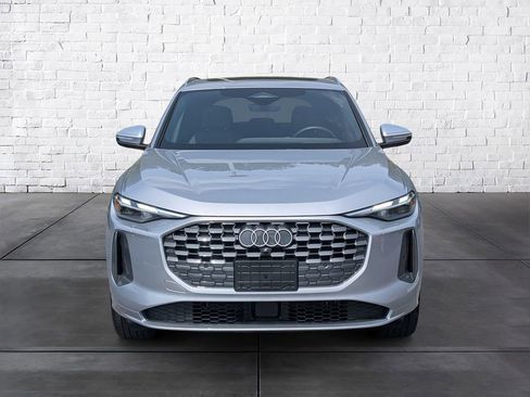 Certified 2025 Audi Q5 Premium w/ Convenience Package AWD/4WD image 3