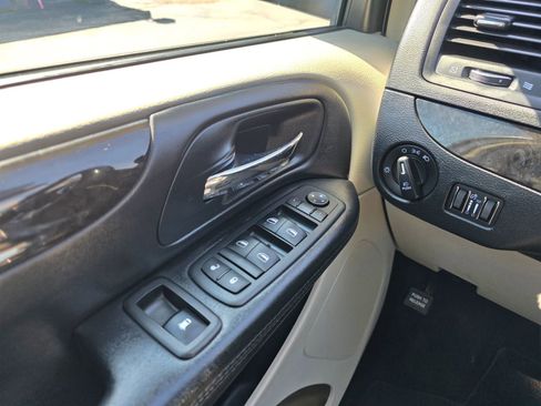 Used 2013 Dodge Grand Caravan Crew w/ Entertainment Group 1 image 19