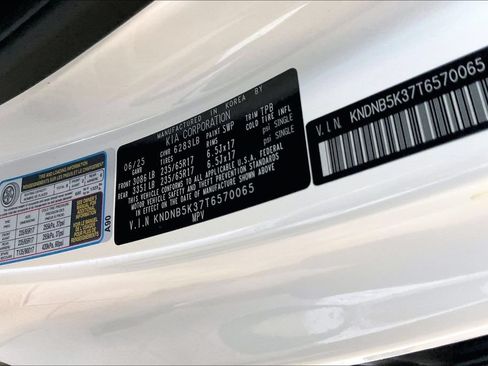 Used 2026 Kia Carnival FWD image 37
