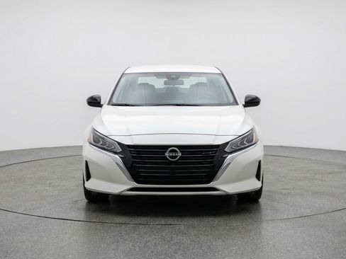 Used 2025 Nissan Altima 2.5 SV FWD image 2