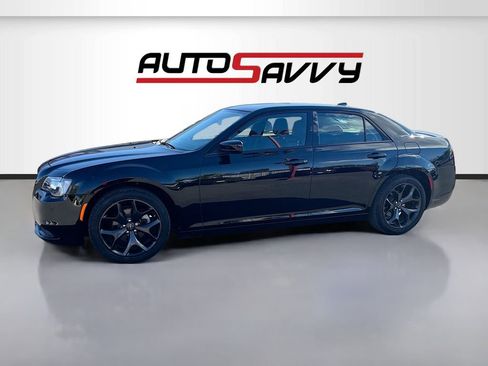 Used 2023 Chrysler 300 Touring w/ Sport Appearance Package RWD image 3