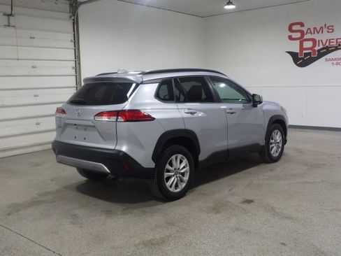 Used 2022 Toyota Corolla Cross LE image 4