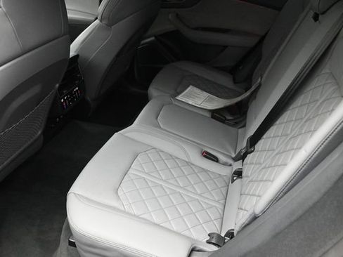 Used 2024 Audi SQ8 Prestige AWD/4WD image 19