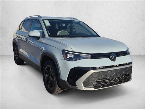 New 2026 Volkswagen Taos SE image 7