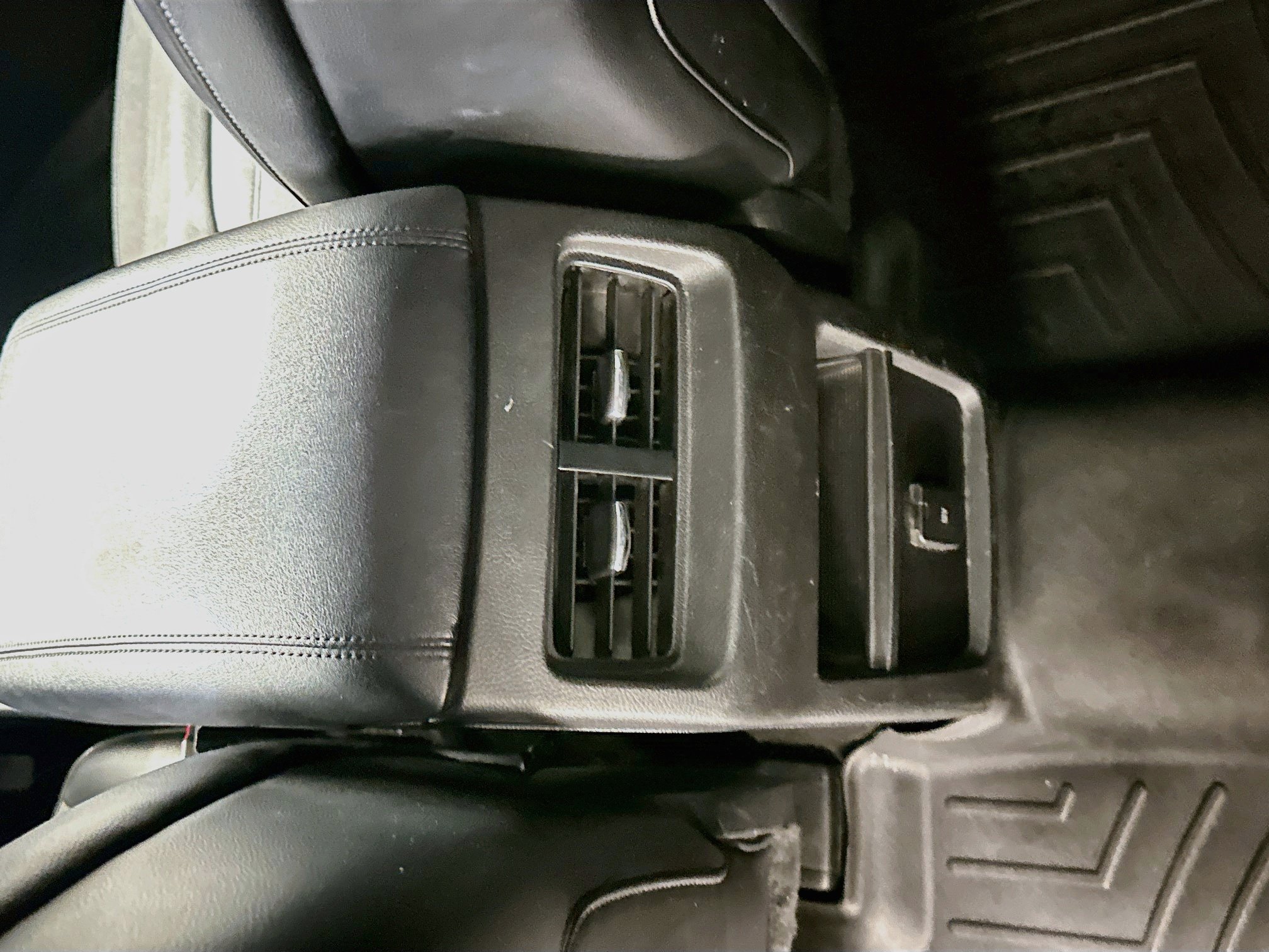 Used 2018 Ford Edge SEL w/ Equipment Group 201A AWD/4WD image 27
