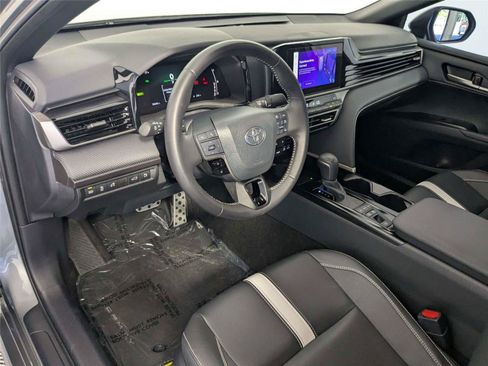 Used 2025 Toyota Camry SE FWD image 10