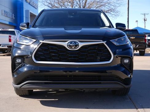 Used 2024 Toyota Highlander LE image 9