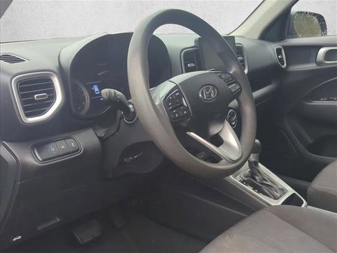 Used 2022 Hyundai Venue SE image 9
