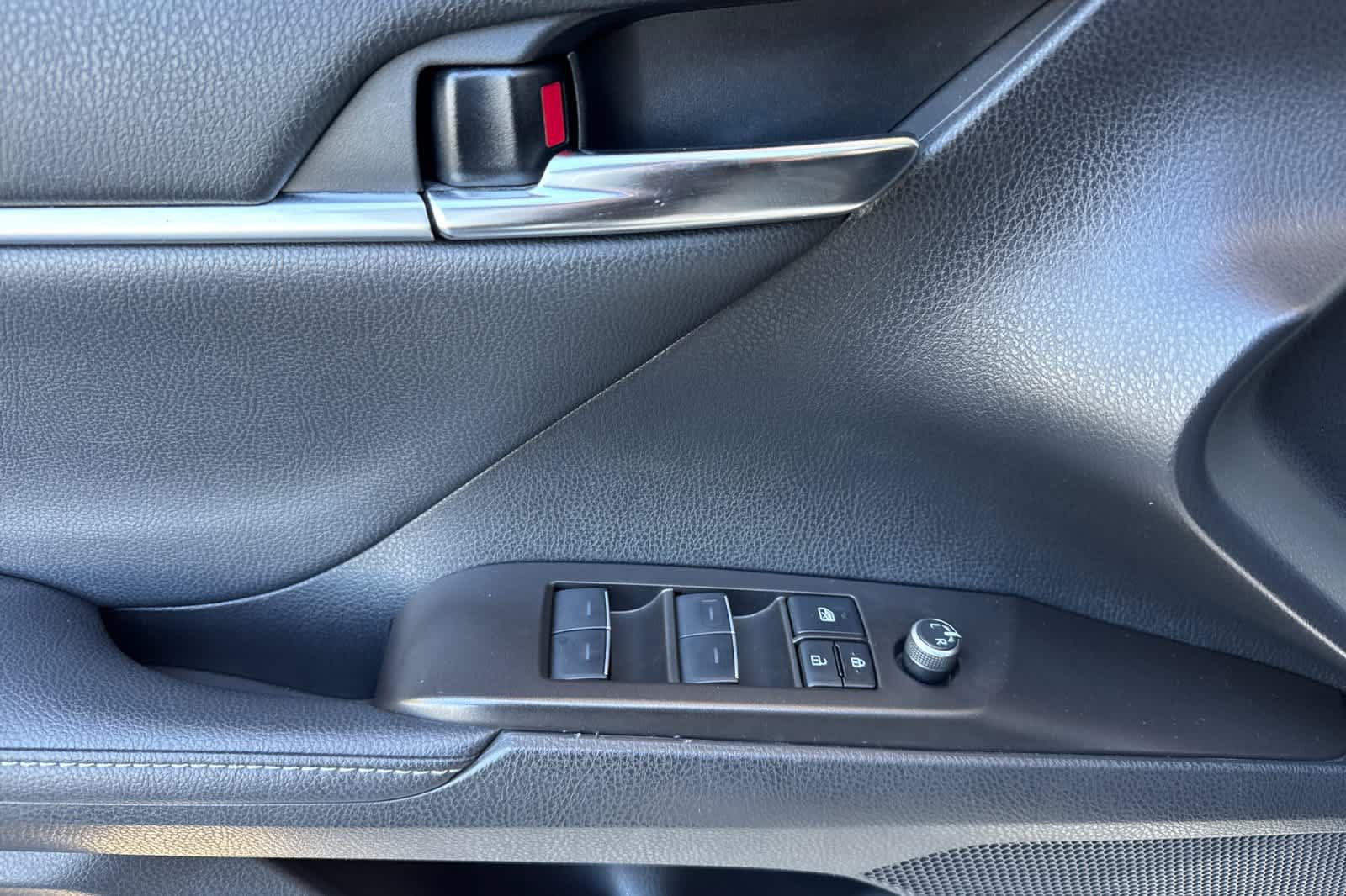 Used 2023 Toyota Camry XSE FWD image 7