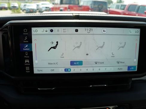 Used 2024 Jeep Wrangler Sahara image 23