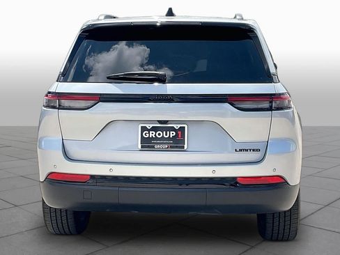 Used 2025 Jeep Grand Cherokee Limited w/ Black Appearance Package RWD image 5