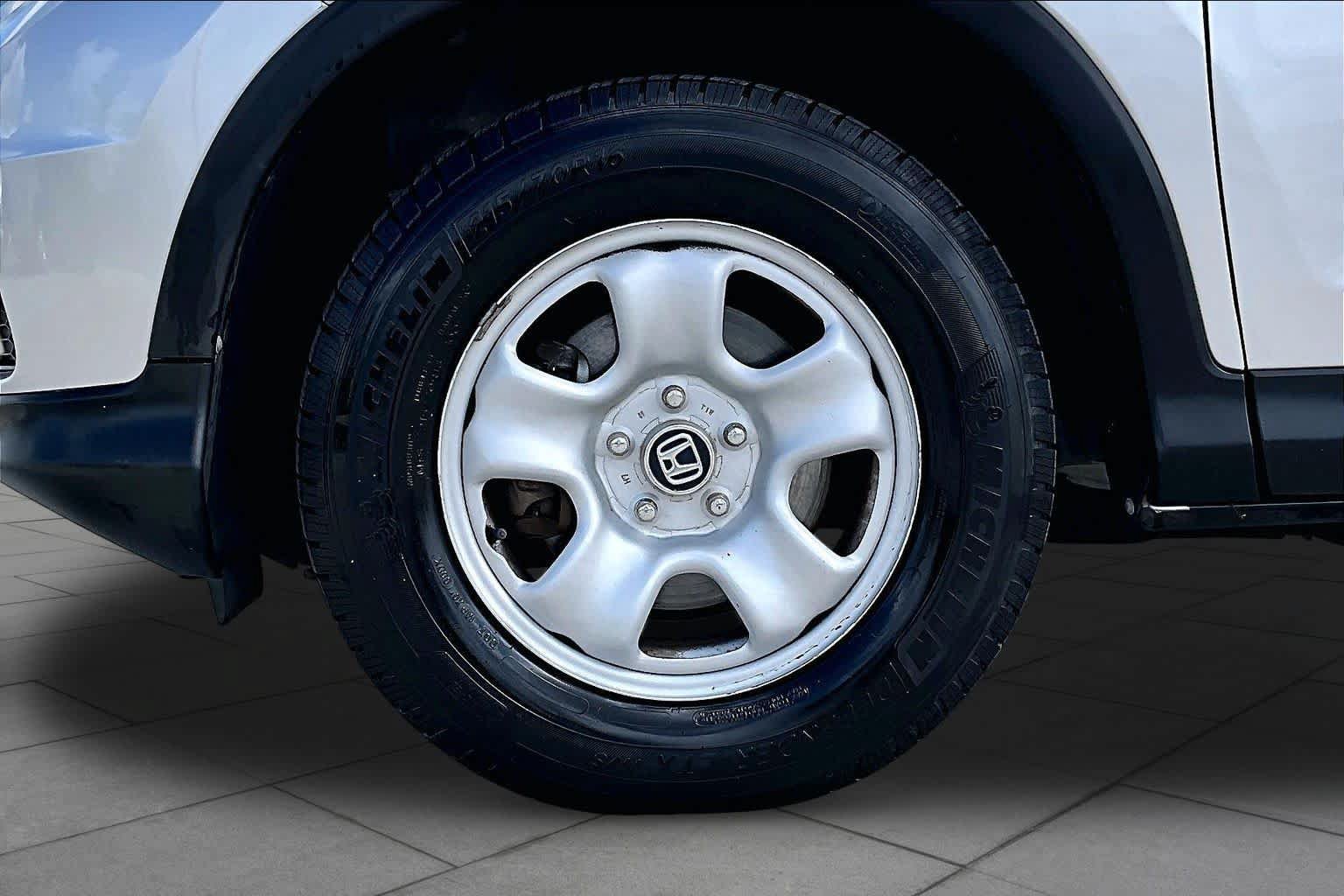 Used 2015 Honda CR-V LX image 11