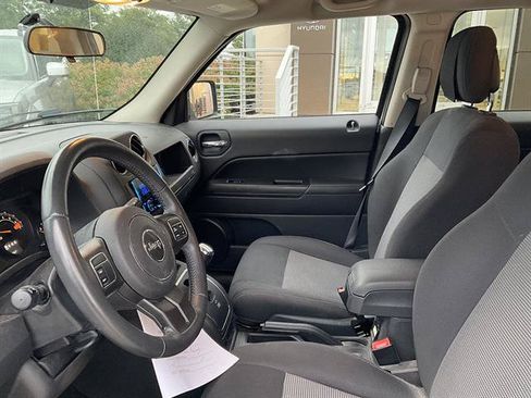 Used 2015 Jeep Patriot Latitude AWD/4WD image 2