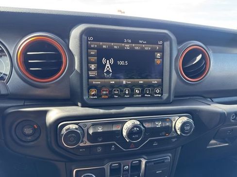 Certified 2021 Jeep Gladiator Mojave image 23