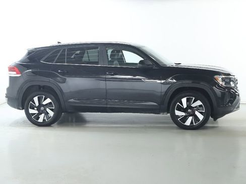 Used 2024 Volkswagen Atlas Cross Sport SE w/ Panoramic Sunroof Package image 11