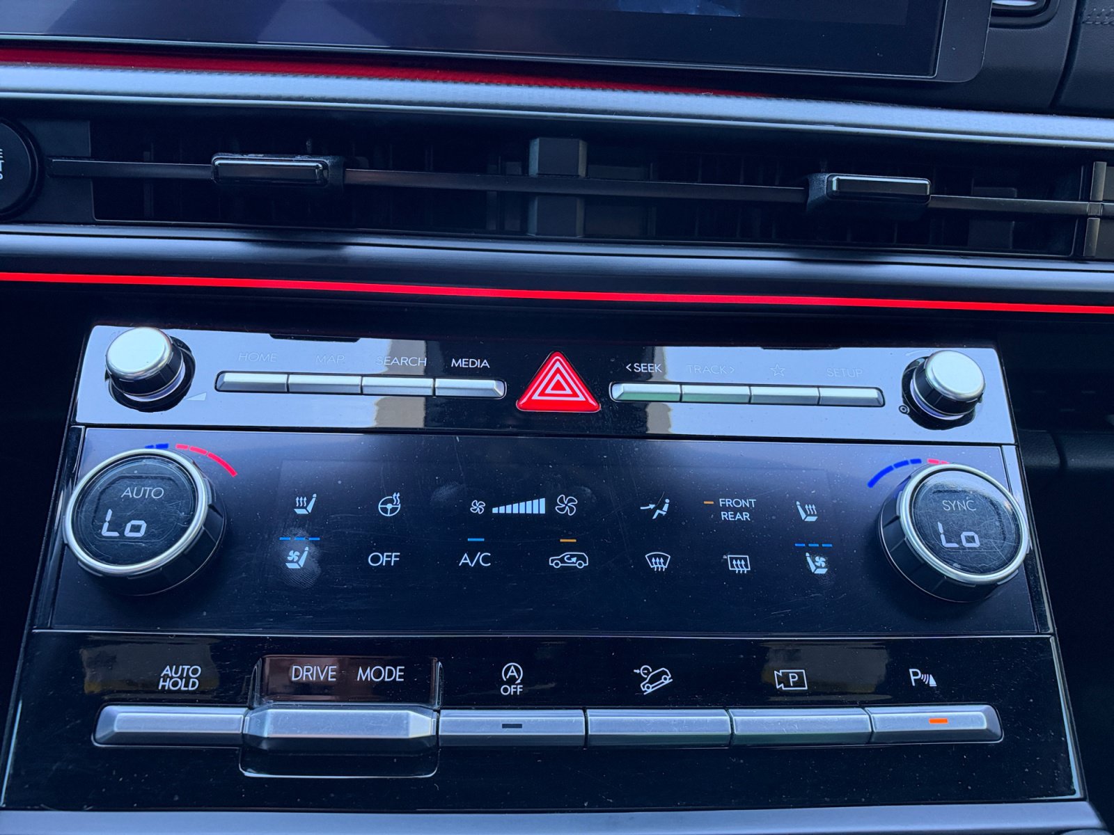 Certified 2025 Hyundai Santa Fe Calligraphy FWD image 11
