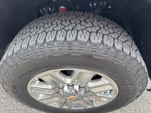 Used 2025 Chevrolet Silverado 2500 High Country w/ Technology Package AWD/4WD image 2