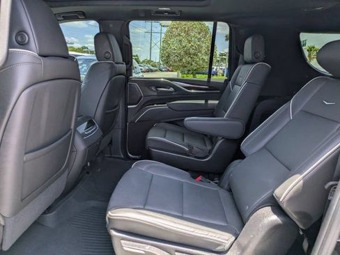 Used 2024 Cadillac Escalade ESV Premium Luxury AWD/4WD image 13