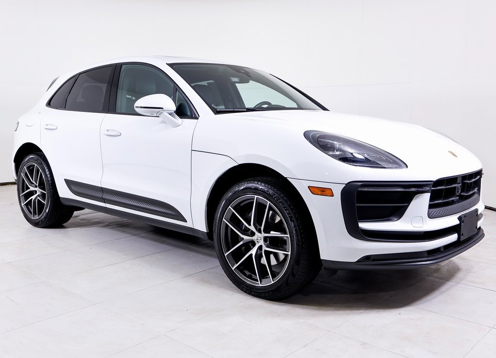 Certified 2025 Porsche Macan AWD/4WD image 25