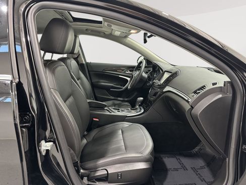 Used 2017 Buick Regal Sport Touring FWD image 27