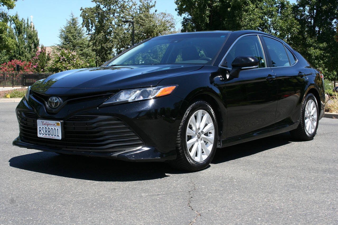 Used 2020 Toyota Camry LE w/ Convenience Package FWD image 9