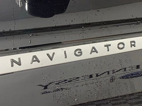 New 2025 Lincoln Navigator L Reserve image 12