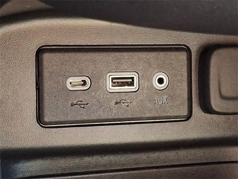 Used 2021 Chevrolet Equinox LT image 23