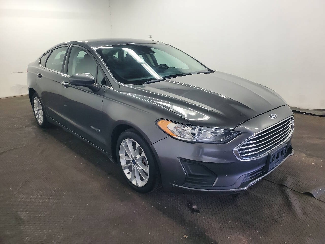 Used 2019 Ford Fusion SE FWD image 3