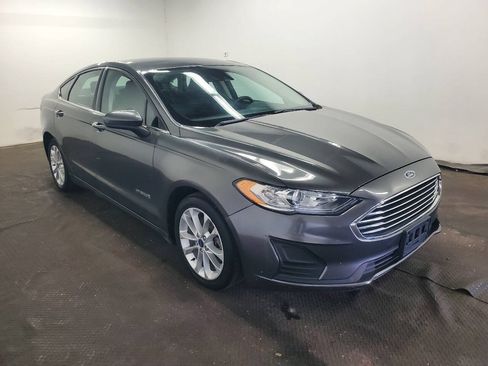 Used 2019 Ford Fusion SE FWD image 3