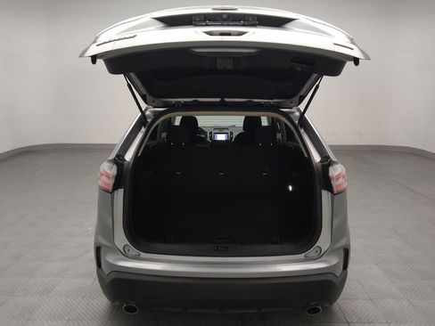 Used 2020 Ford Edge SE FWD image 29
