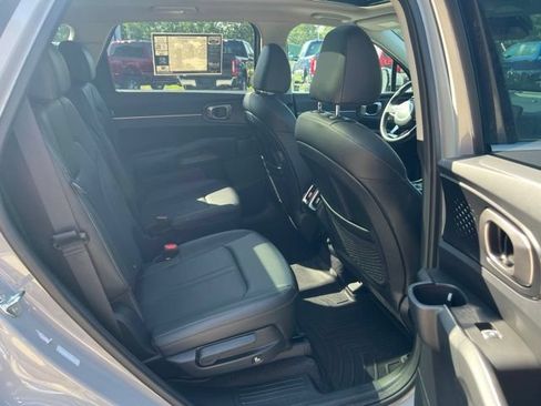Used 2025 Kia Sorento EX w/ Panoramic Sunroof Package FWD image 12