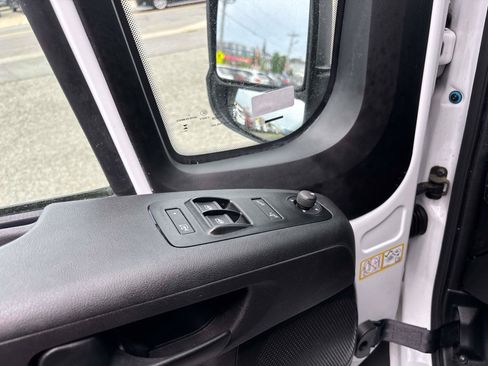 Used 2025 RAM ProMaster 2500 w/ Convenience Group FWD image 9