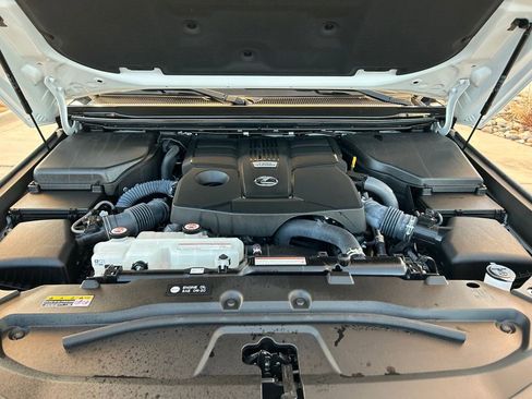 Used 2024 Lexus GX 550 image 9