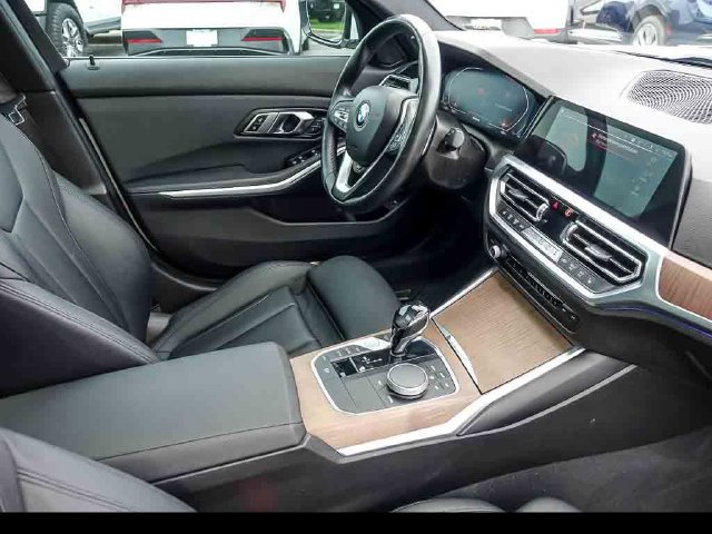 Used 2020 BMW 330i xDrive Sedan w/ Premium Package AWD/4WD image 31