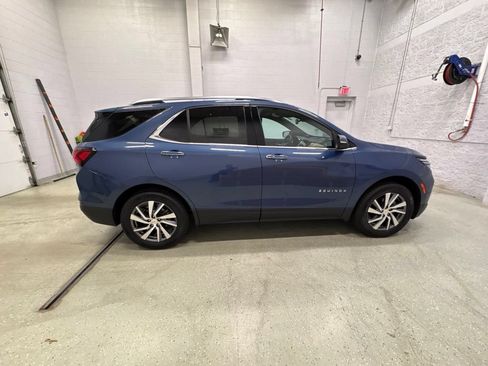 Used 2024 Chevrolet Equinox Premier AWD/4WD image 3