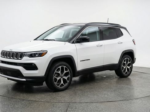 Used 2025 Jeep Compass Limited image 3