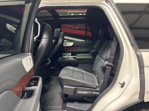 Used 2023 Lincoln Navigator Reserve image 15